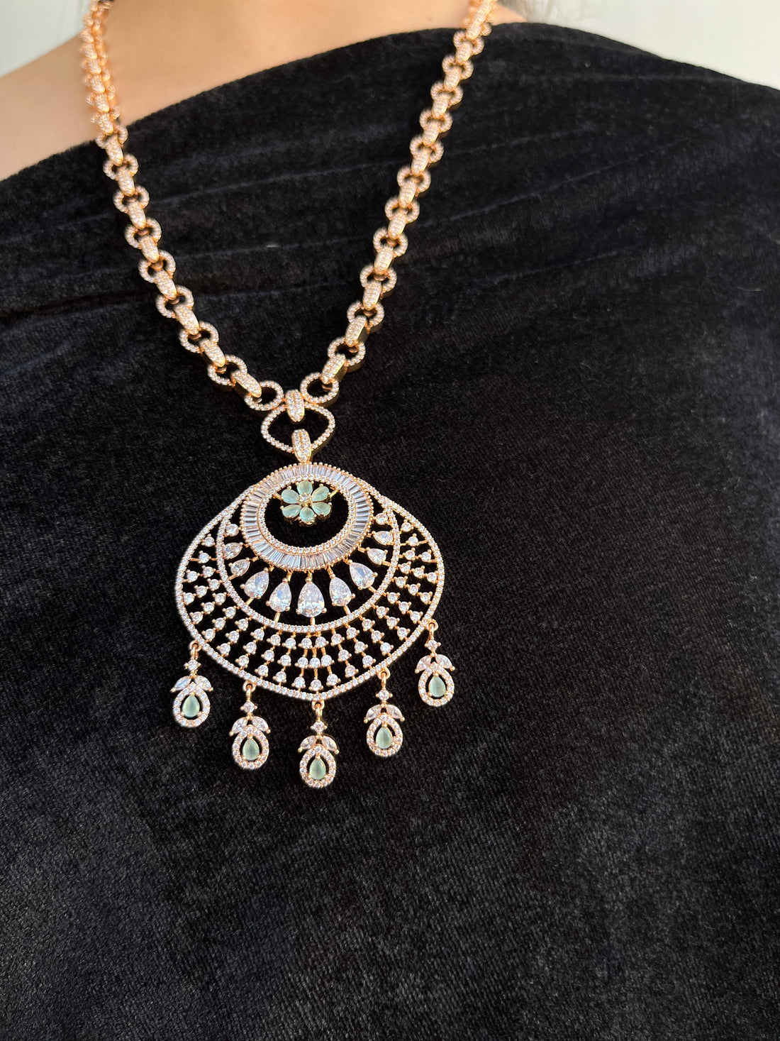 The Ultimate Guide to Choosing the Perfect Jewellery Set