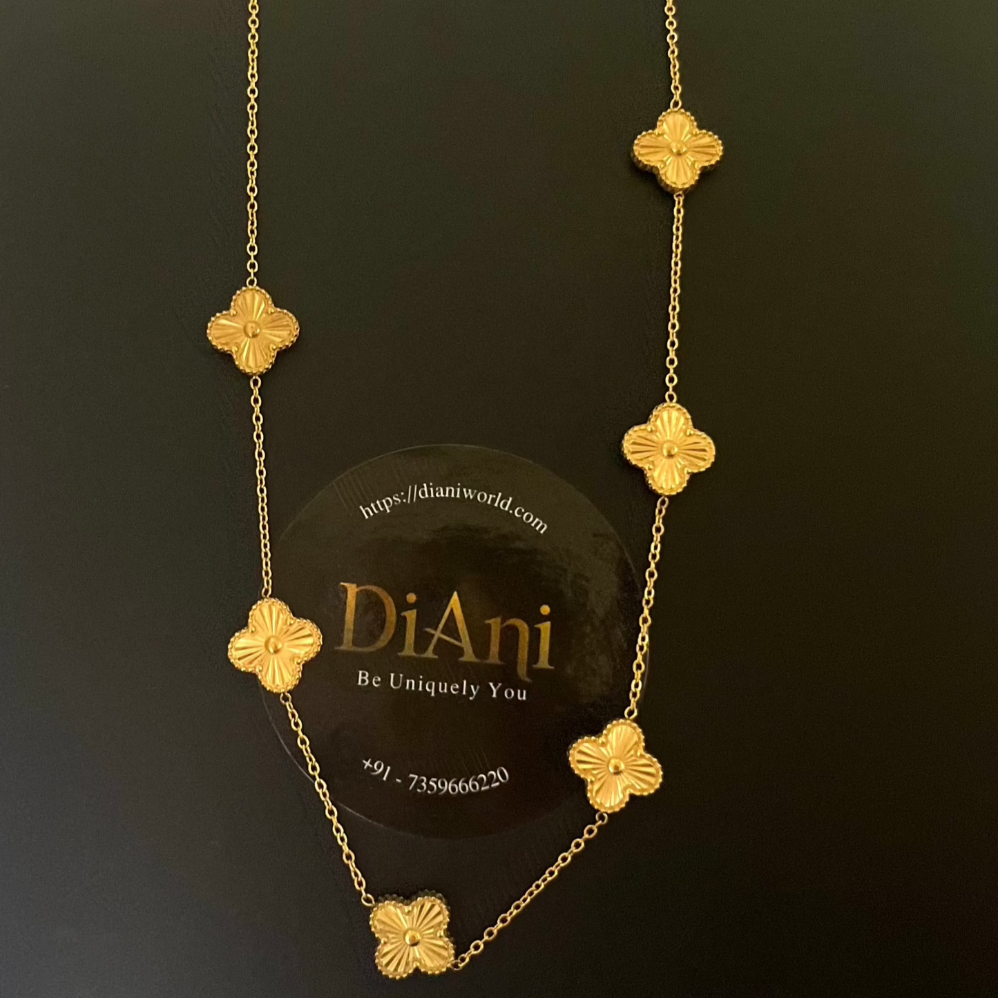 Gold chain with beautiful flowers