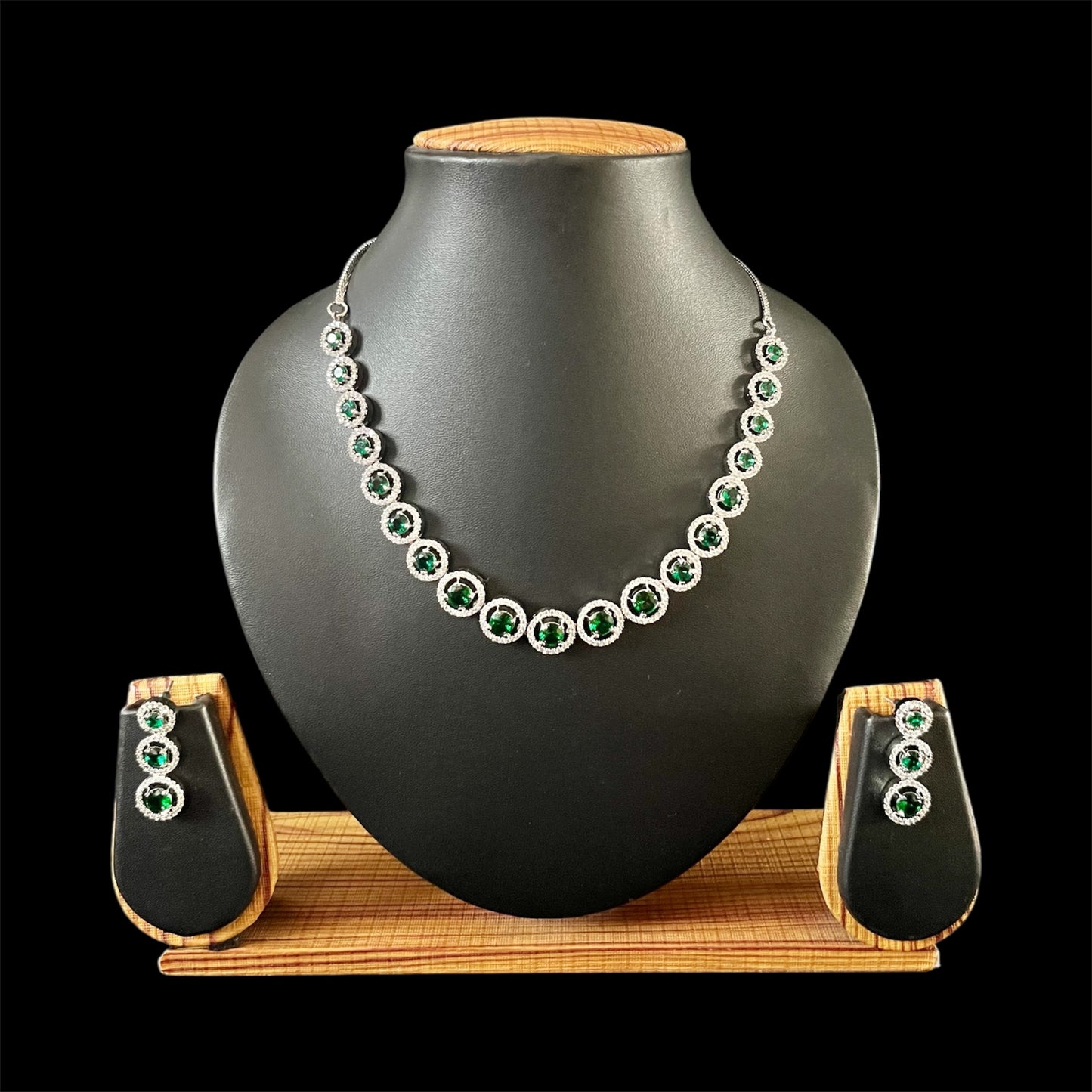 Diani Emerald Touch Silver Neckpiece Set