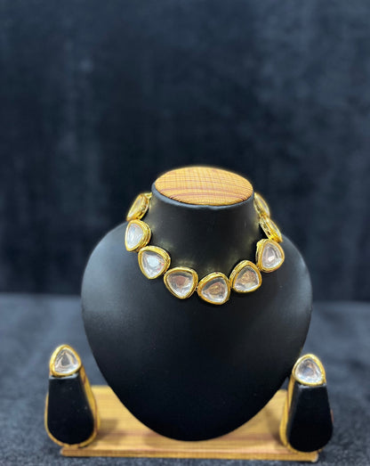 Single layer kundan Choker - Triangle Shape