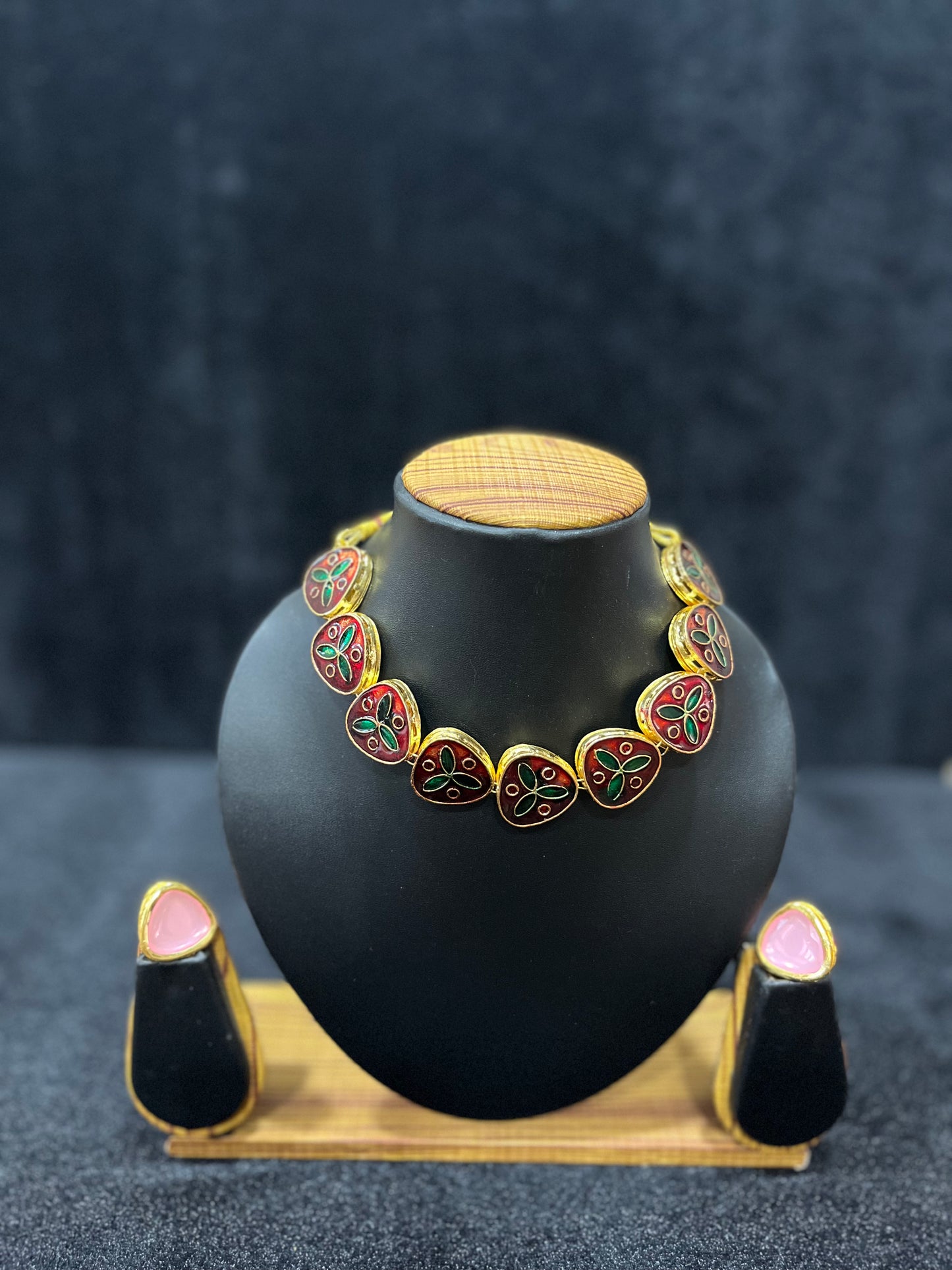 Single layer kundan Choker - Triangle Shape