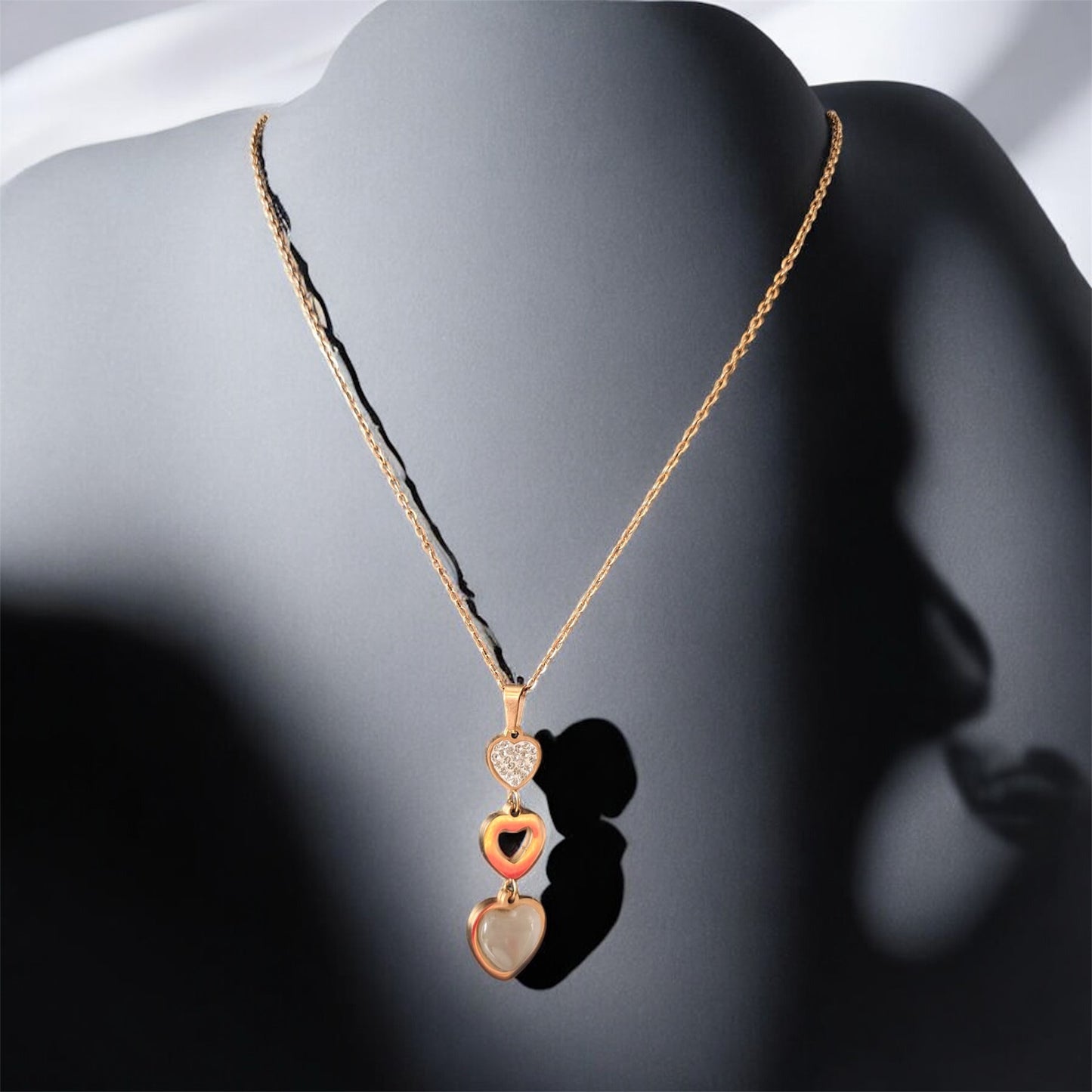 Hearts Statement pendant in rosegold chain
