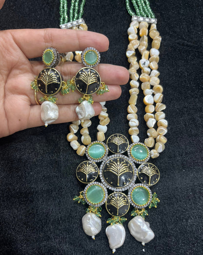 Green shade Neckpiece with unique pendant