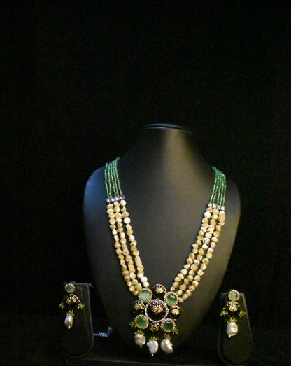 Green shade Neckpiece with unique pendant