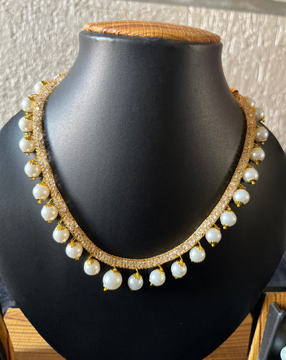 Rosegold Neckpiece with white pearl