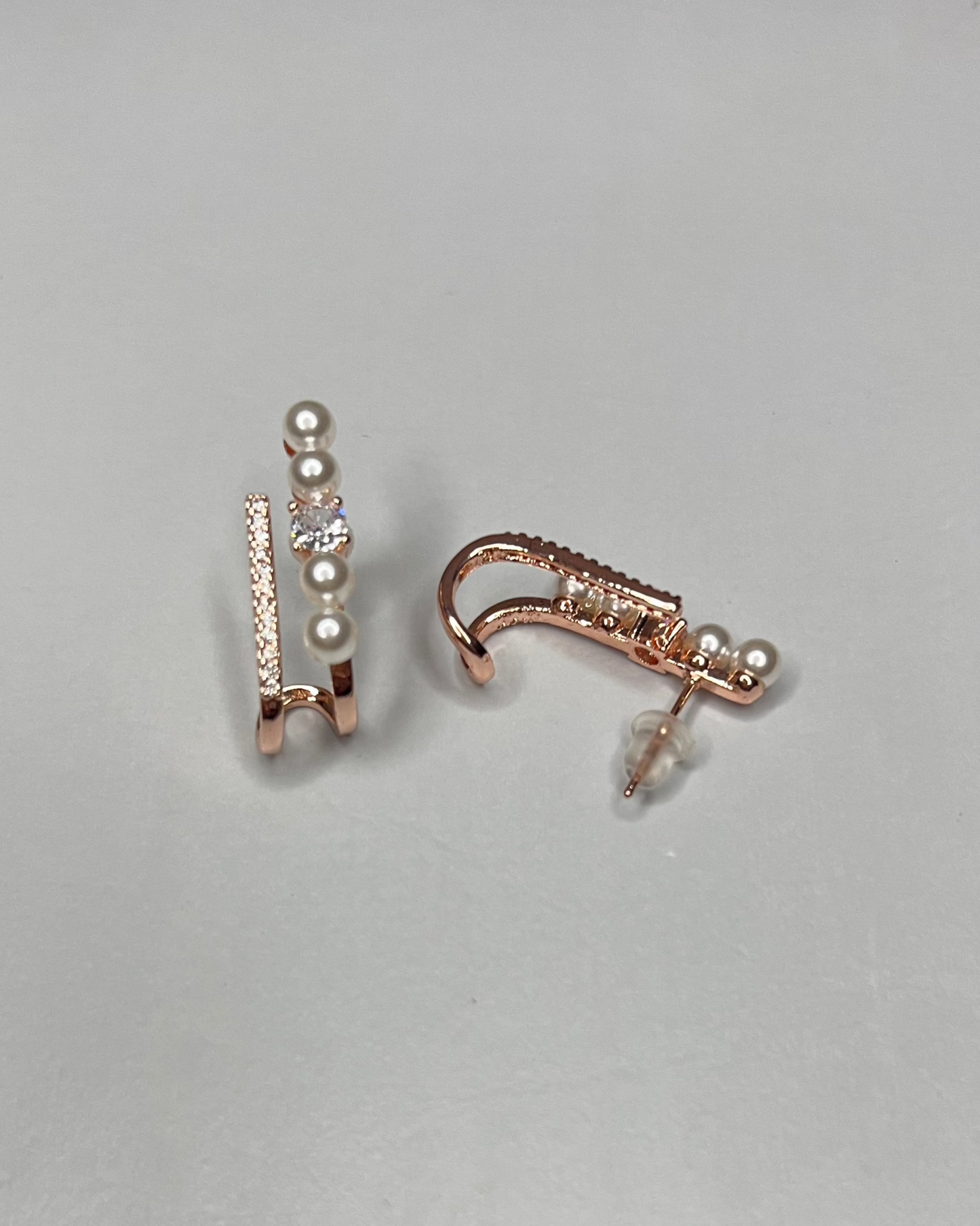 Chic Diamond and Pearl Stud Earring