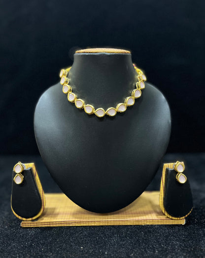 Single layer kundan Choker - Drop Shape