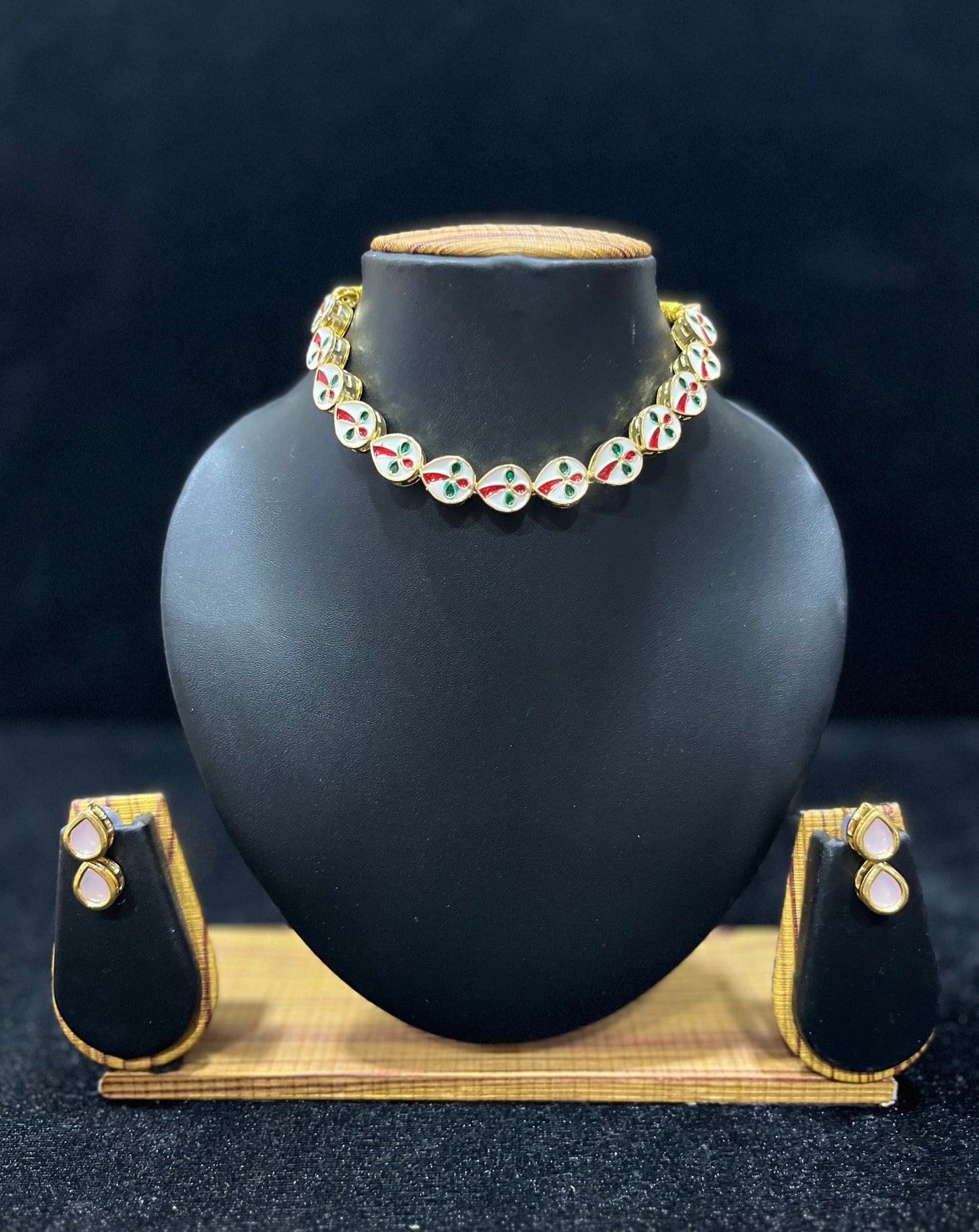 Single layer kundan Choker - Drop Shape