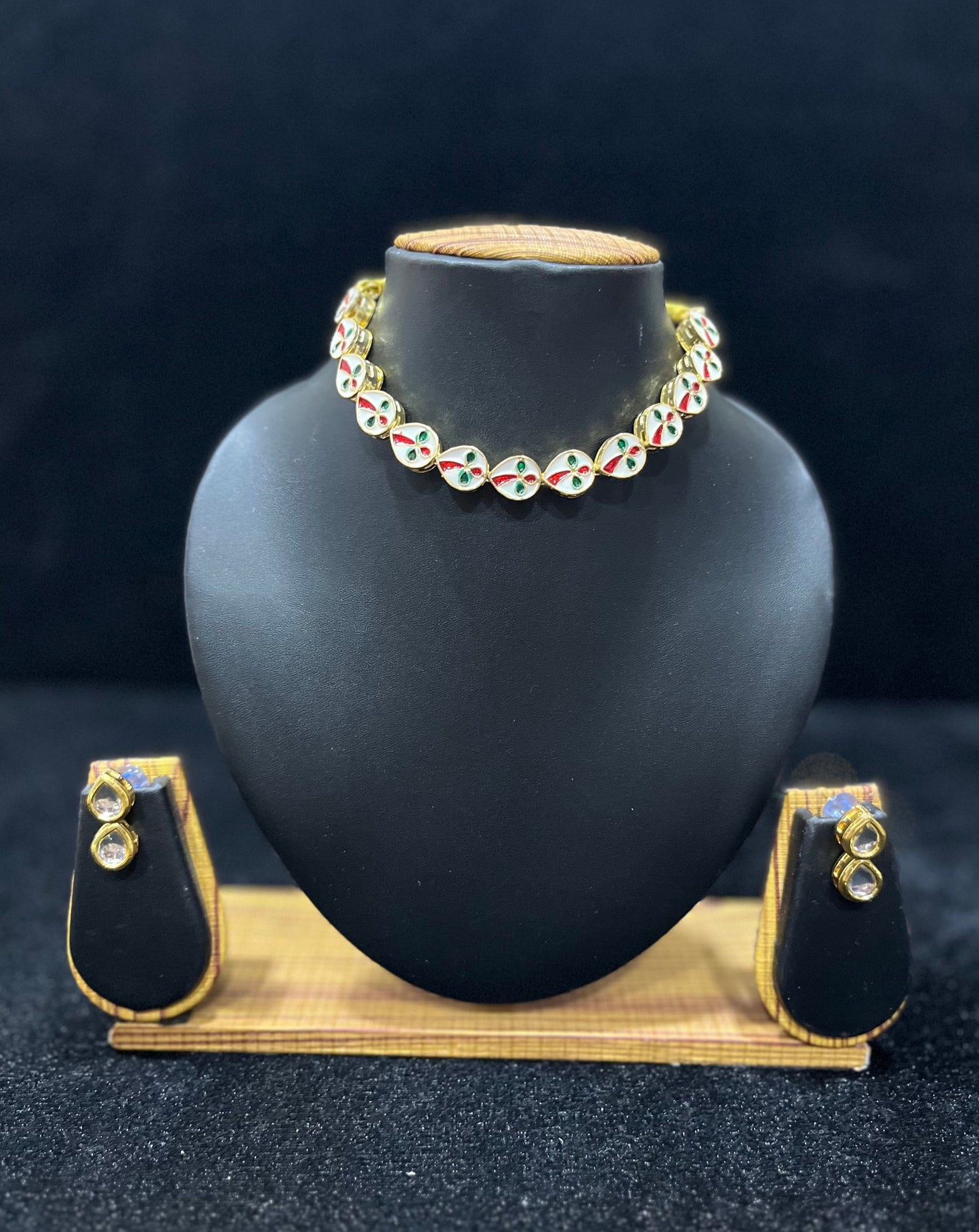 Single layer kundan Choker - Drop Shape