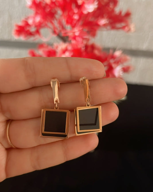 Black square earrings