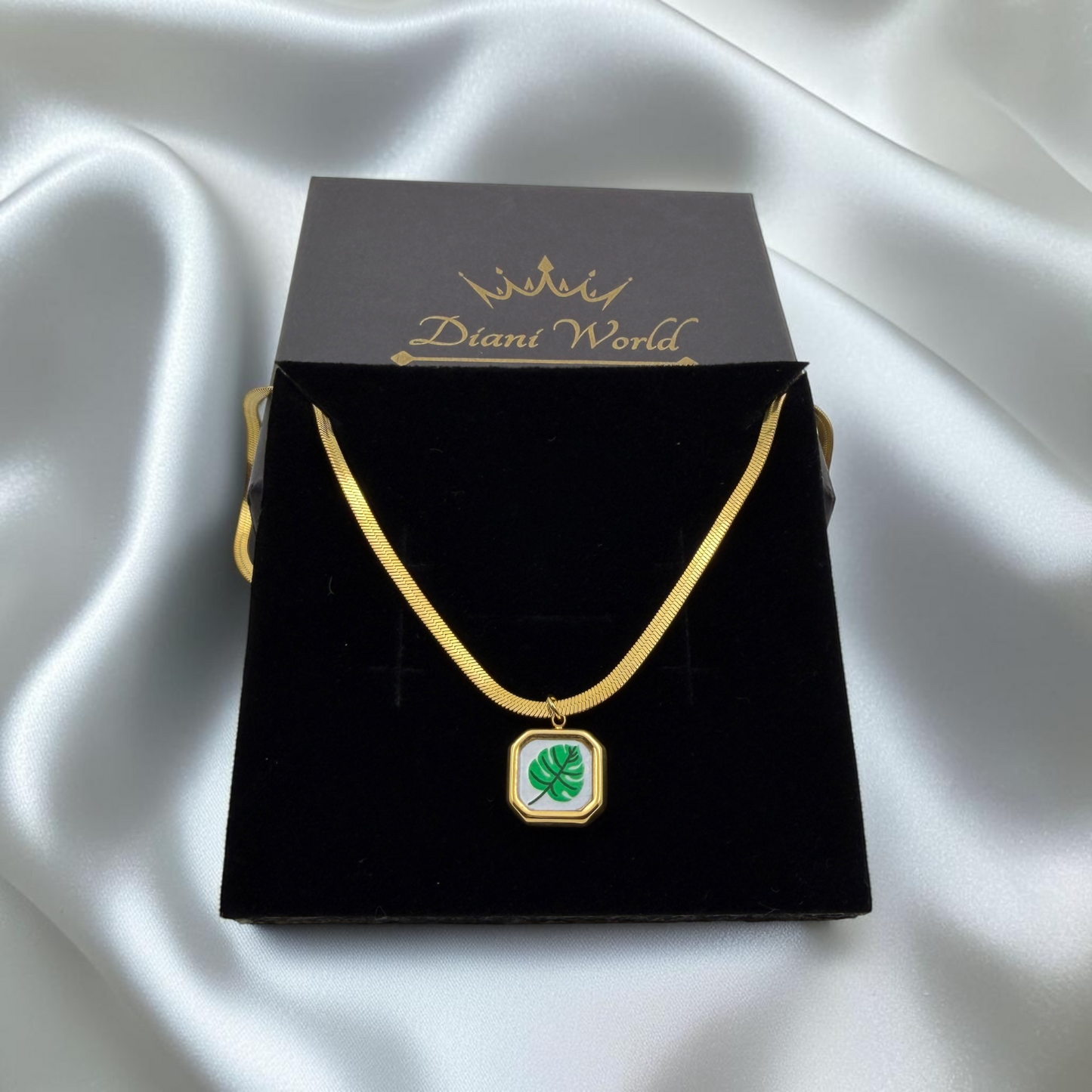 Leaf Pendant Necklace