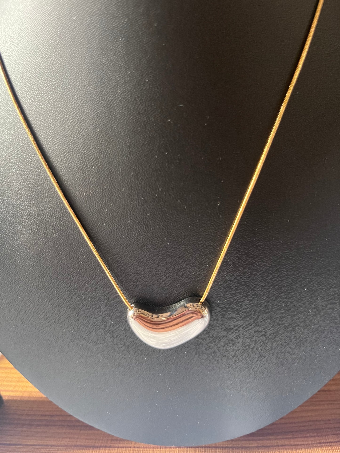 Dual tone pendant chain