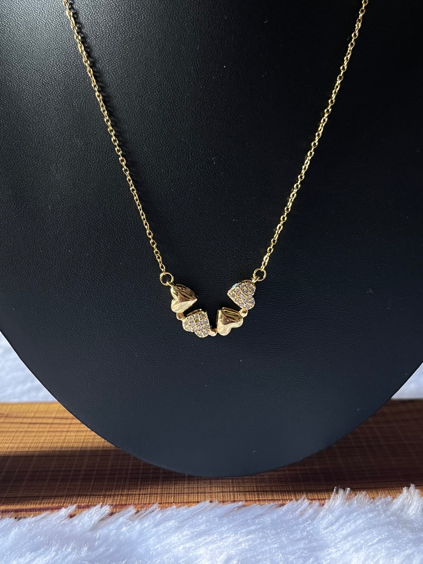 4 Heart pendant in gold chain