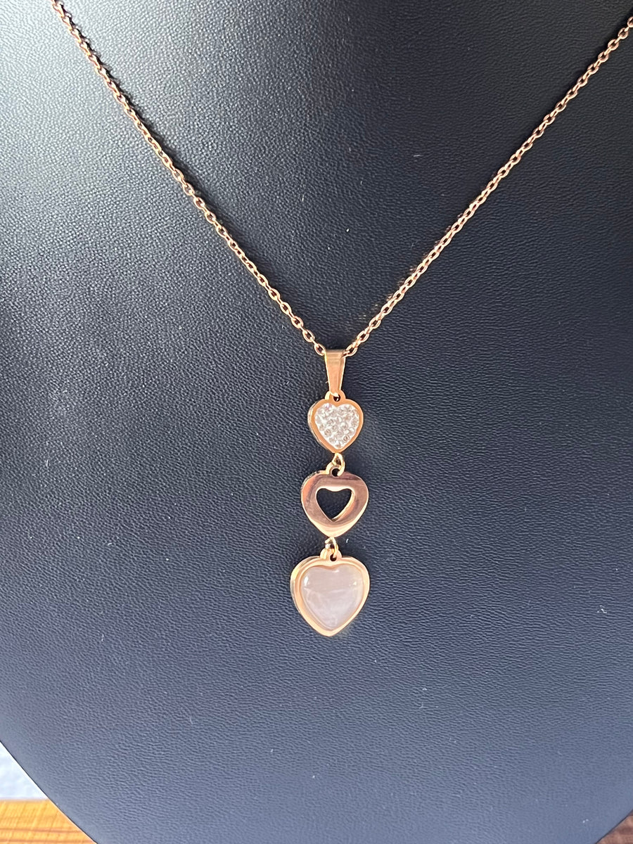Hearts Statement pendant in rosegold chain